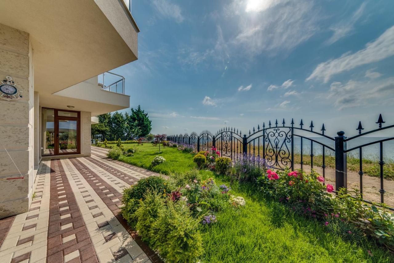 Apartcomplex Golden Bay Ravda Exteriör bild