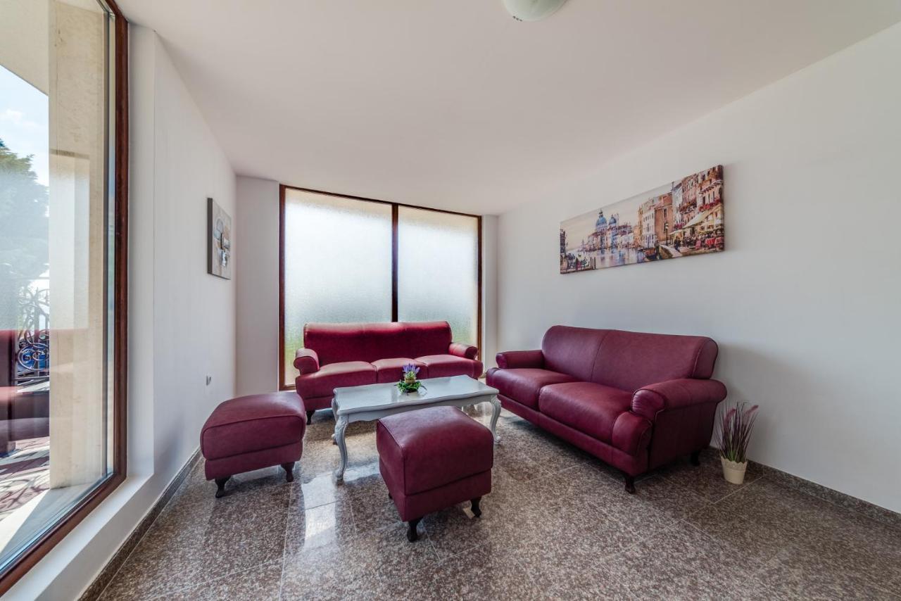 Apartcomplex Golden Bay Ravda Exteriör bild