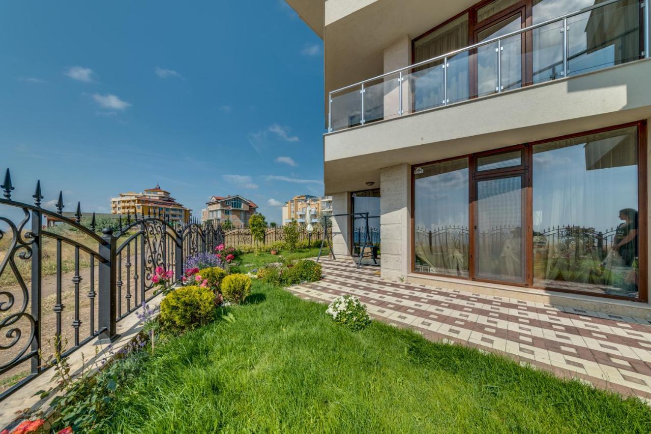 Apartcomplex Golden Bay Ravda Exteriör bild