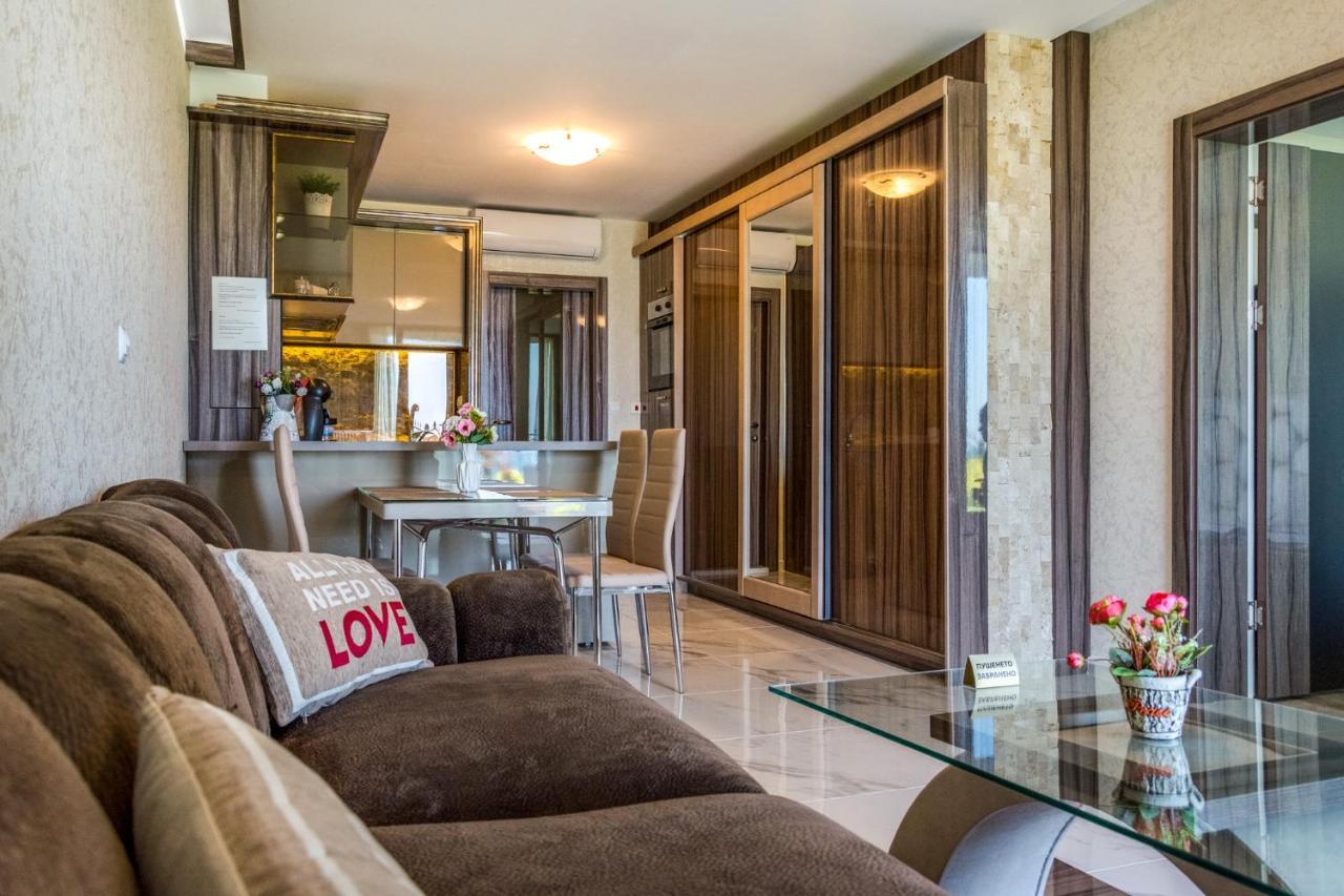Apartcomplex Golden Bay Ravda Exteriör bild
